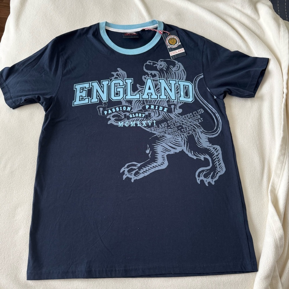 England  Hustle and Heart Set Us Apart Lion Navy Blue Graphic Tee Shirt NWT